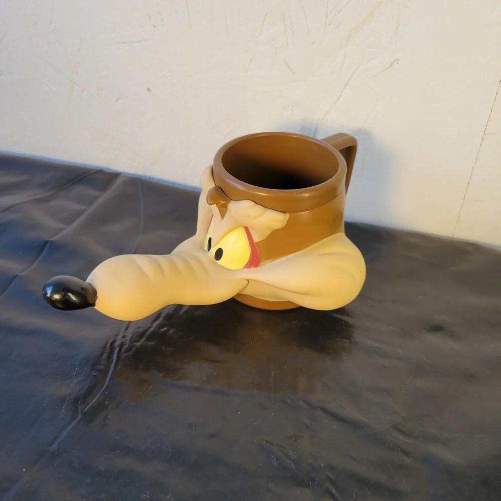 Warner Bros. Wile E. Coyote Looney Tunes 1993 Plastic Figural Mug 12 fl oz - Picture 1 of 10